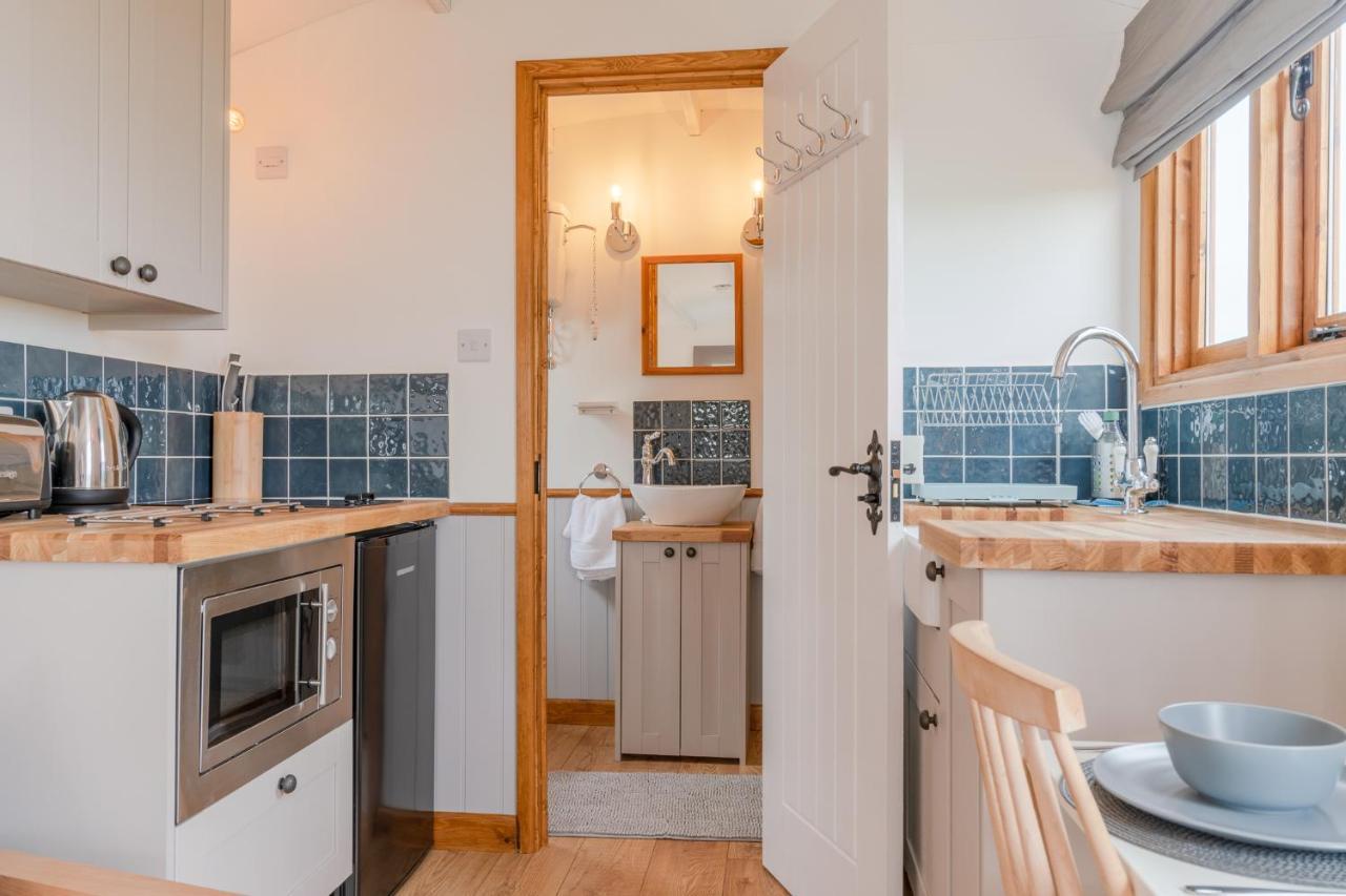 Outbak Shepherds Hut Cheltenham Eksteriør billede